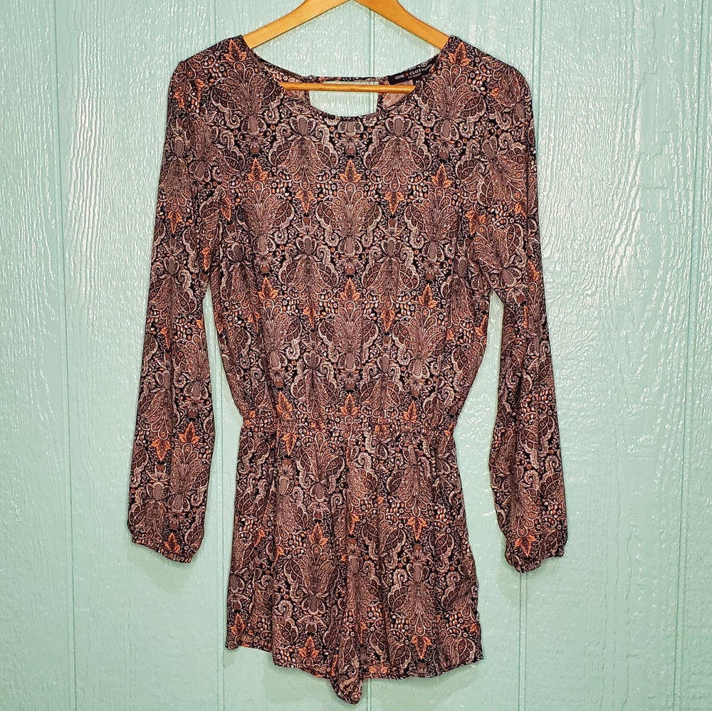 ❤️ 3/$15 Romper black floral flowy pockets long sleeves